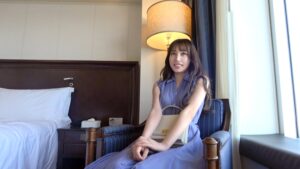 京都弁スレンダー美女アカリが潮吹き絶頂！大ちんぽが大好き
