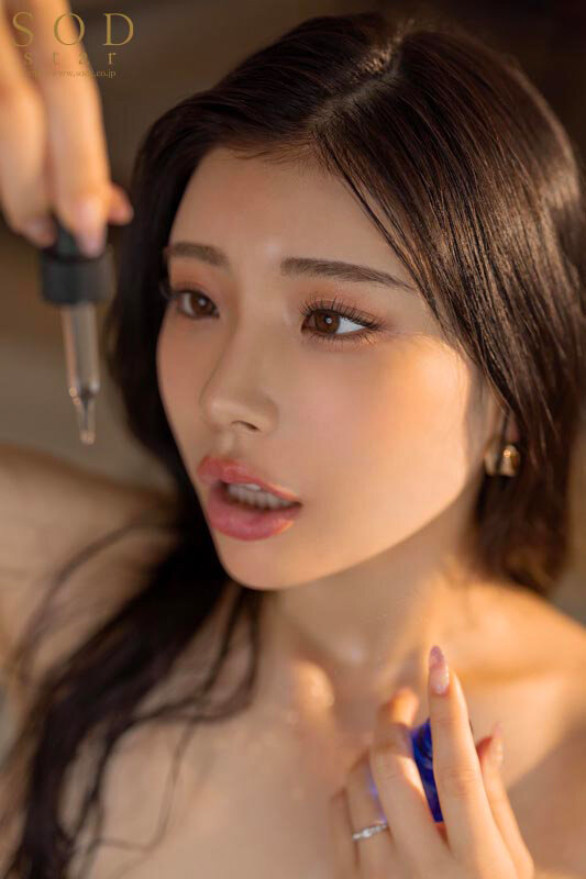 高級タワーマンションへ引っ越してきた新妻が金持ち男たちの道楽のターゲットになり媚●付けにされ性玩具化。キメセク乱交パーティで唾液をダラダラ垂らしながらひたすらにチ●ポを求めるまでに快楽堕ち。 神木麗のサンプル画像2