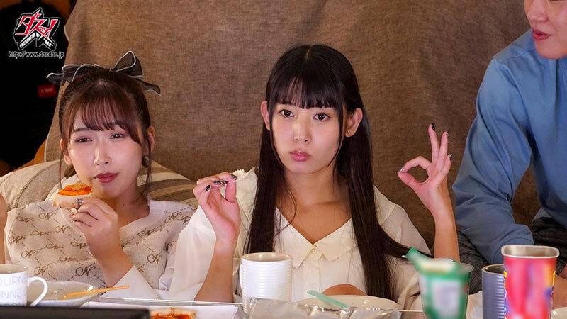 映画観ながら、まったりしない？ 女友達とカジュアルにネットミセックス 美園和花 宇流木さららのサンプル画像5