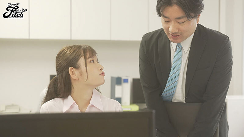 ずっと想いを寄せていた先輩に巨乳の彼女ができました… 女性経験が少ないその人の為に好きな気持ちを隠しながら私のオッパイでエッチの練習をする二人で内緒のパイズリSEX 桃園怜奈のサンプル画像1