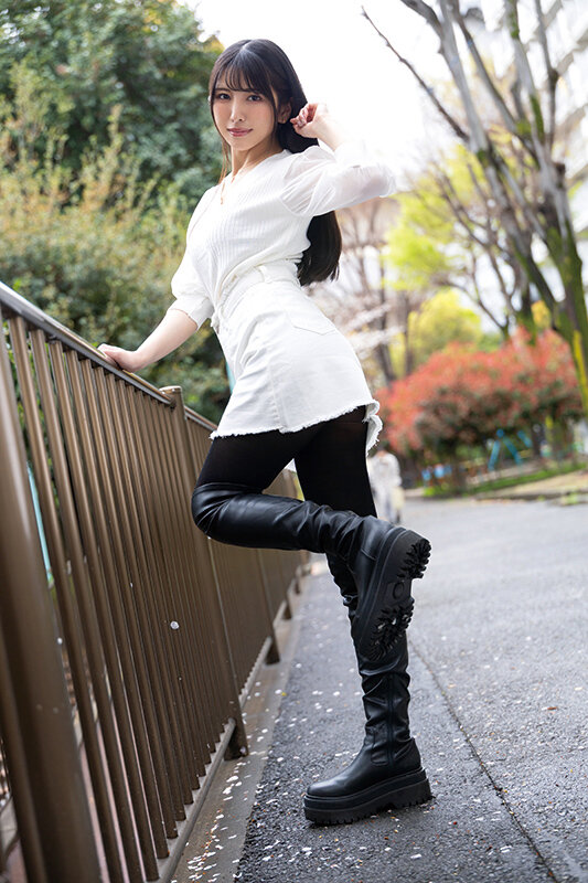 Boots fetish 倉木しおりのサンプル画像1