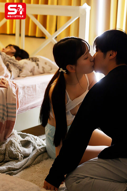 近い！近い！！近い！！！超至近距離で100％キスできる雰囲気を出してくる彼女のあざと妹 三田真鈴のサンプル画像8