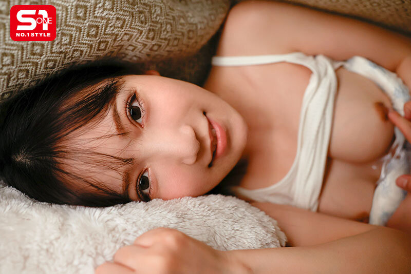 近い！近い！！近い！！！超至近距離で100％キスできる雰囲気を出してくる彼女のあざと妹 三田真鈴のサンプル画像9